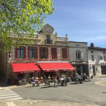 Manoir St Hilaire Dampierre-sur-Boutonne